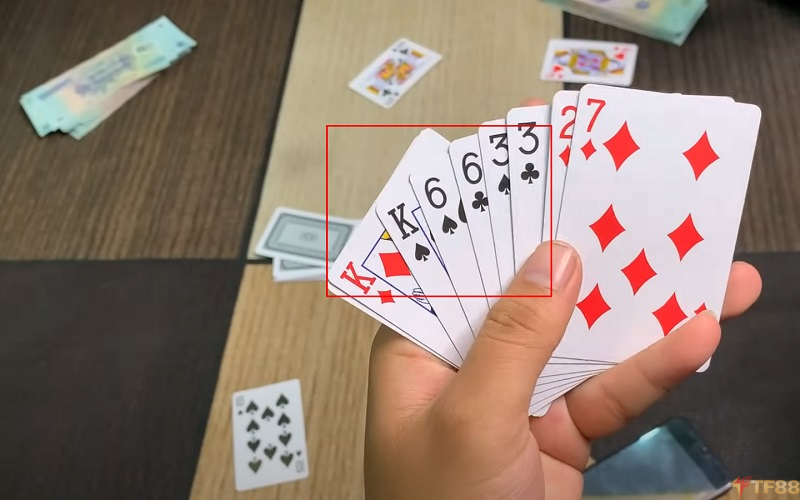 Luật bài Phỏm online TF88: Thuật ngữ và cách chia bài Luật bài Phỏm online